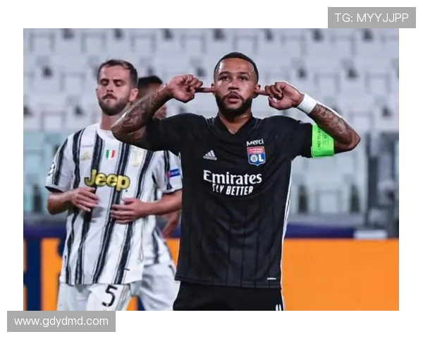 对手拥抱阿超球员嘲讽罚丢勺子点球